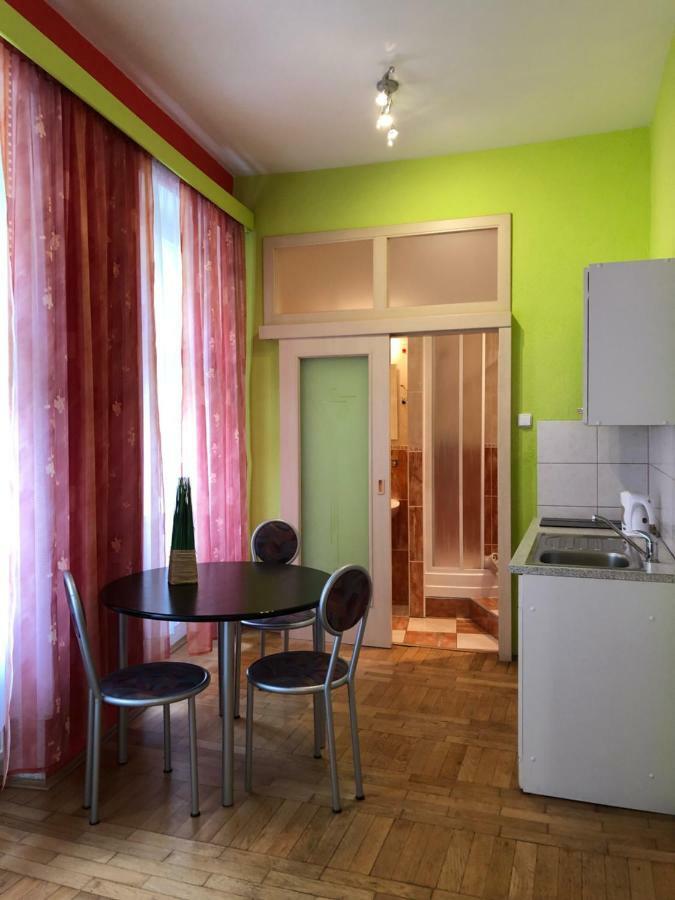 Apartman Orchidej U Vridla カルロヴィ・ヴァリ エクステリア 写真